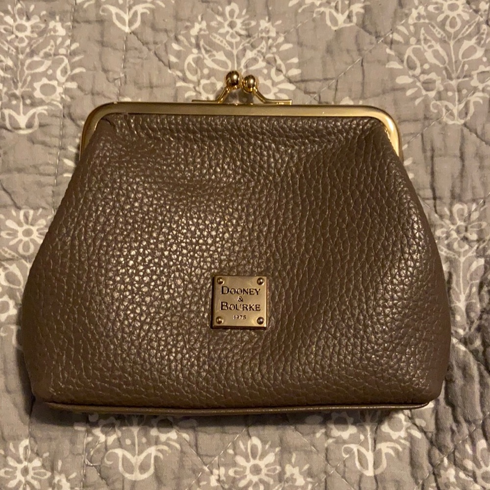 Dooney and Bourke large kiss lock
